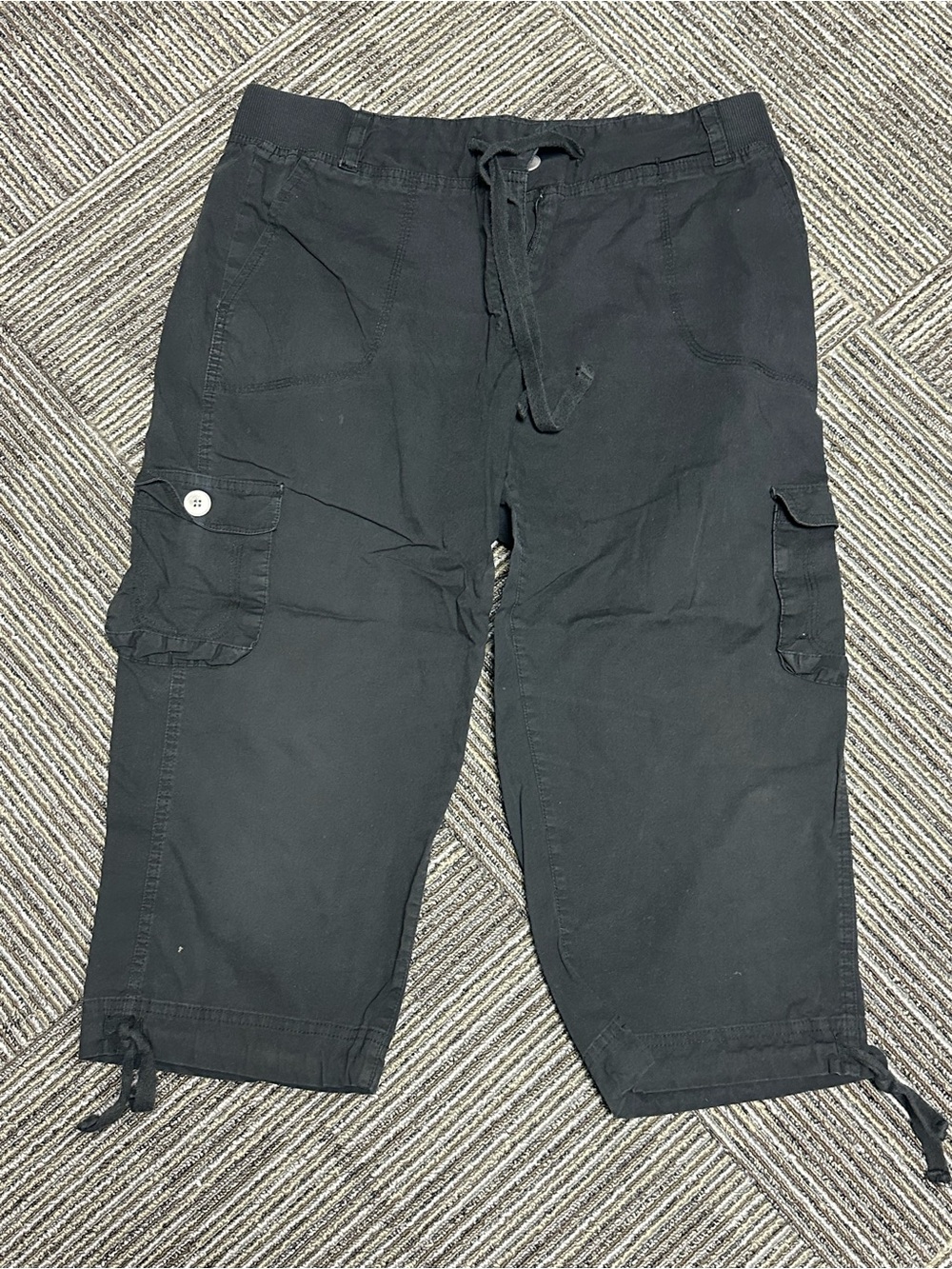 Women’s black size 12 Capri pants